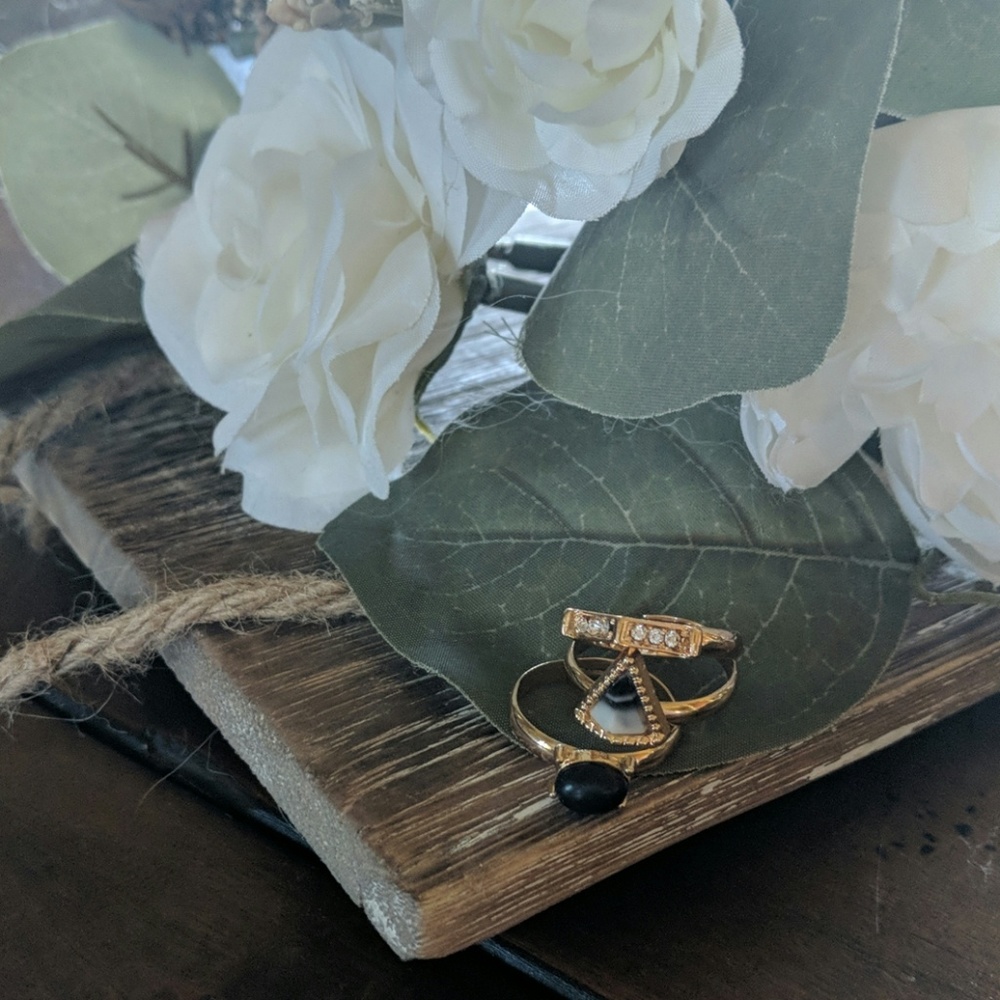 NWOT Black and Gold Tone Ring Set